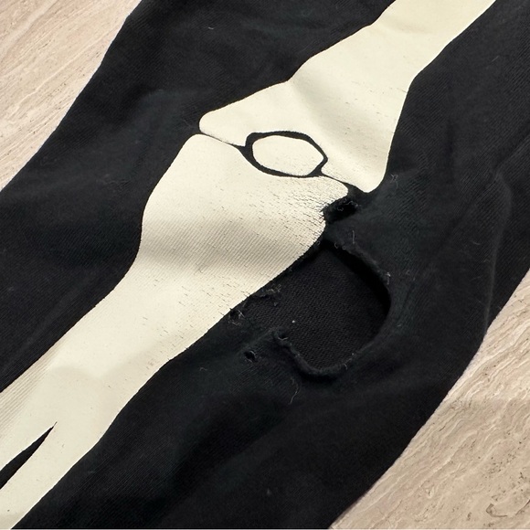 H&M Glow in the Dark Skeleton top and pant set, size 6-8y - Picture 8 of 8